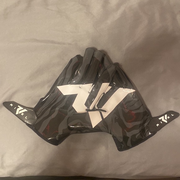3XL Rivel Football Gloves(Black) - Picture 1 of 3